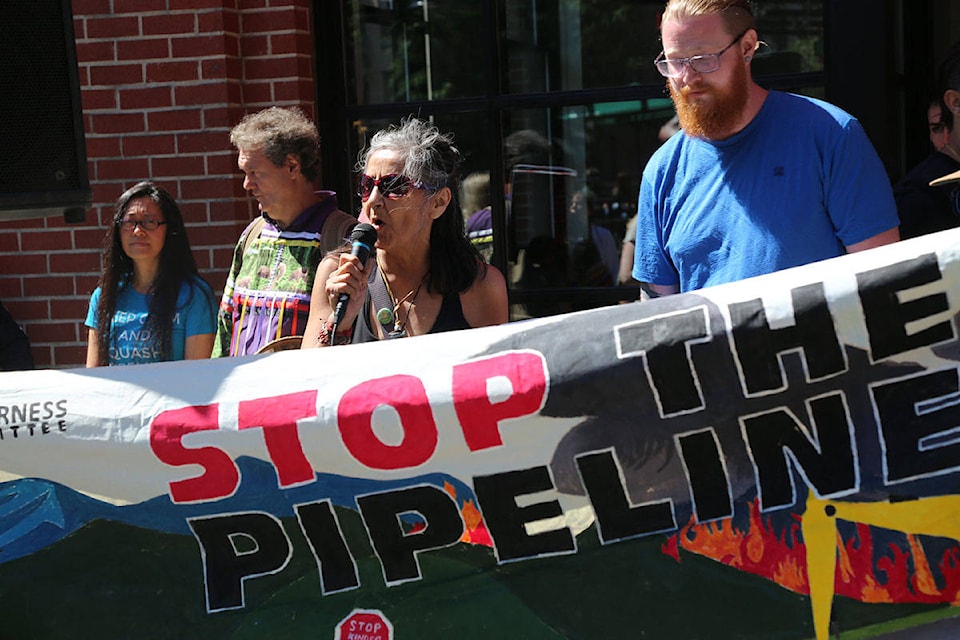 17078132_web1_pipeline-protest-vancouver