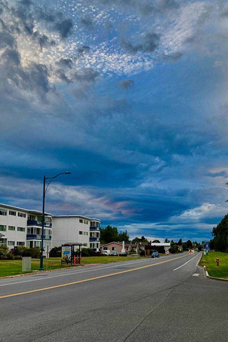 17879312_web1_190729-SNE-LenticularClouds4