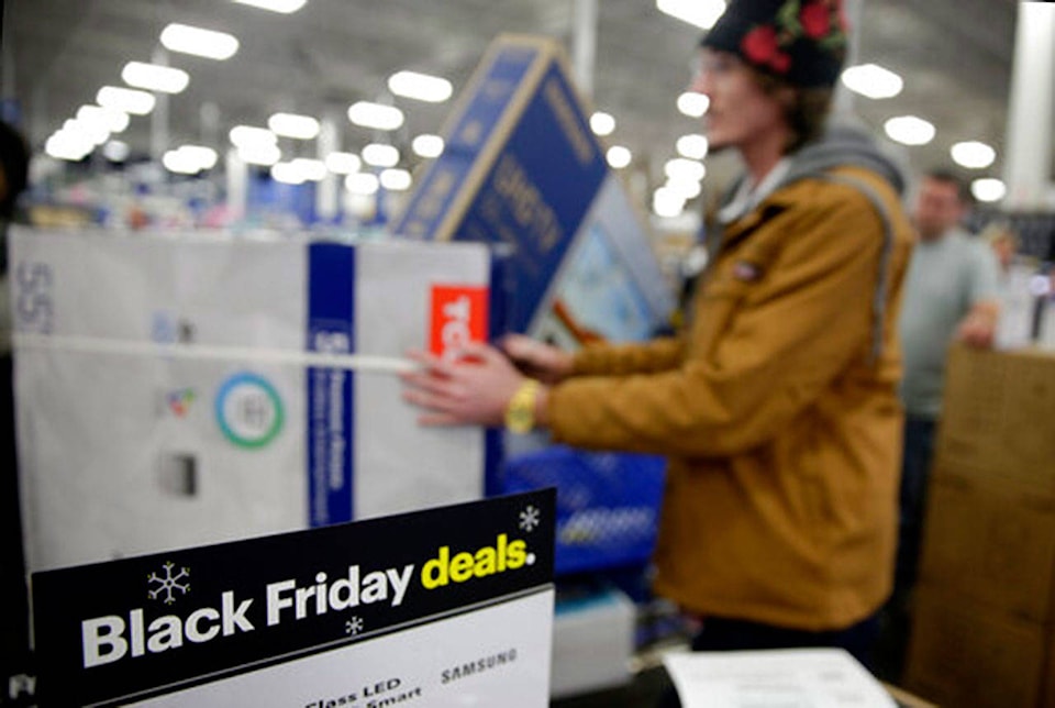 19524263_web1_WEB-Black-Friday-shopping