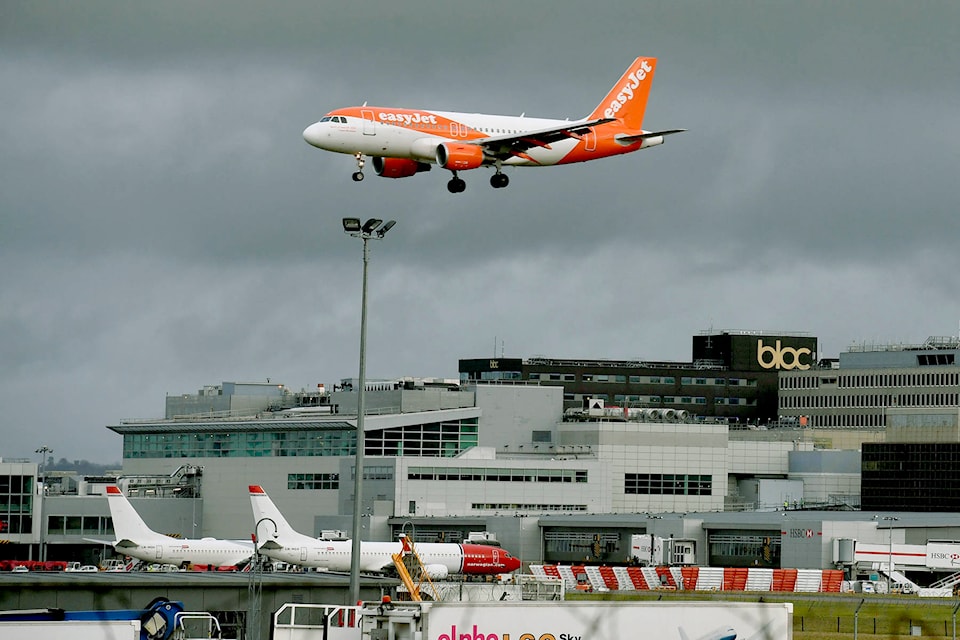 19833491_web1_P-Gatwick-Plane-EDH-181222