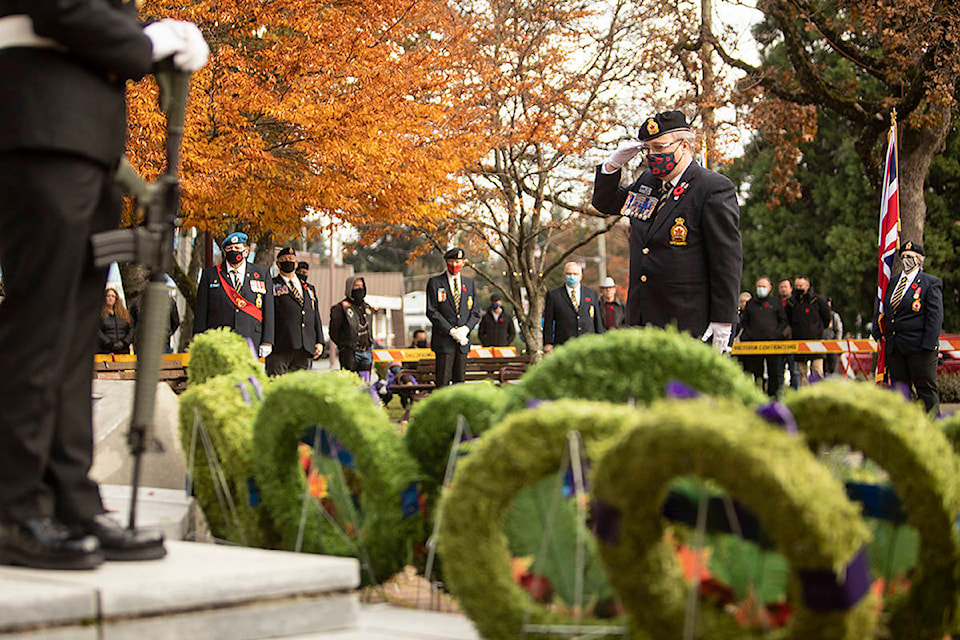 Norm Scott salutes after laying a wreath at the Remembrance Day ceremony at Veteran’s Memorial Park in Langford. (Arnold Lim/Black Press Media)