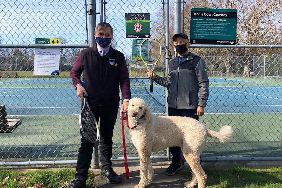 24498399_web1_210312-SNE-DogsBannedFromTennisCourts-DogsBannedFromTennisCourtsSaanich_4