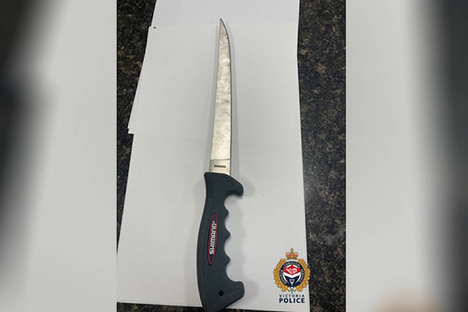 25140138_web1_21051-vne-knife-seized---_1