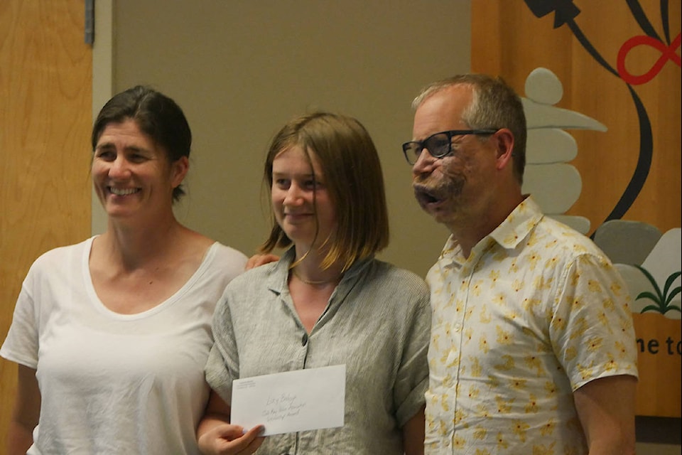 Oak Bay Police Association Bursary recipient Lucy Balogh and family. (Evert Lindquist photo)