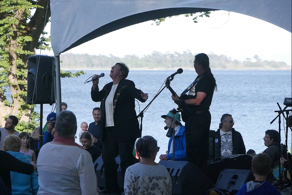 Soul Shakers lead singer Joyce Allensen hits a high note while performing with guitarist Sean McCool before the public at Willows Park on July 22. (Evert Lindquist/News Staff)