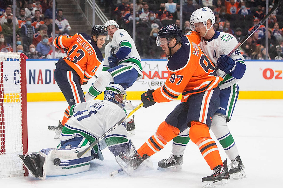 26760407_web1_211007-CPW--Canucks-Oilers-mcdavid_1