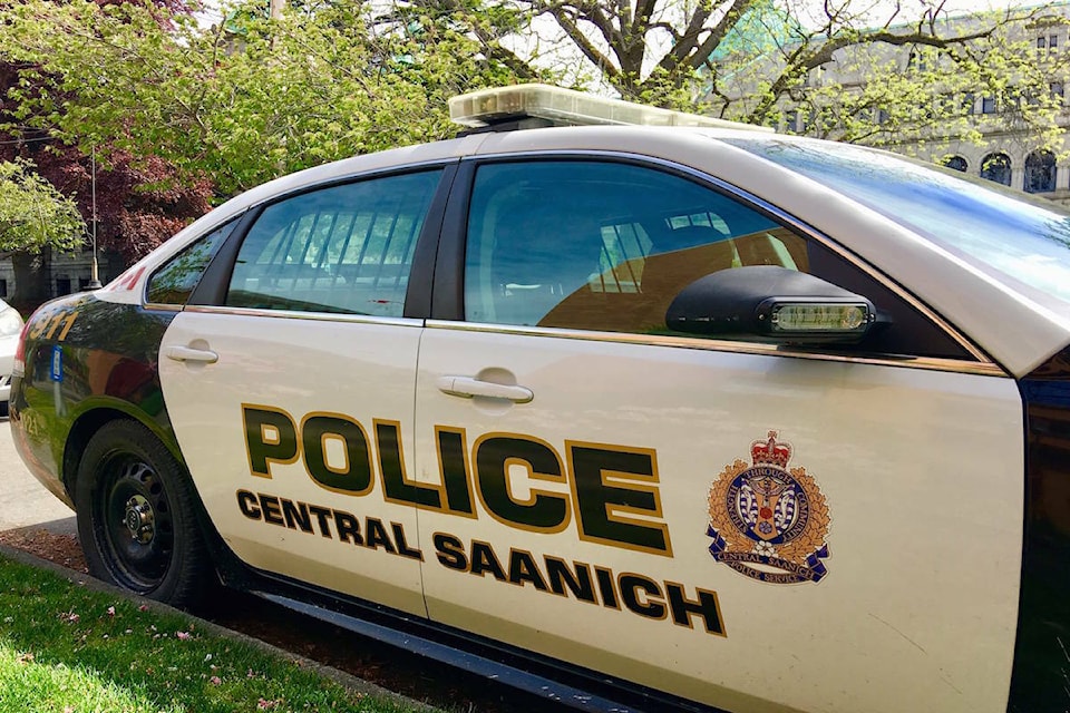 26796141_web1_201213-PNR-CENTRAL-SAANICH-INVESTIGATION-CS-POLICE_1