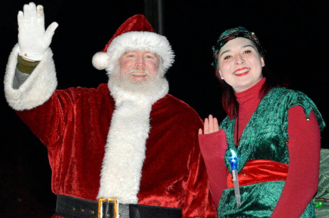 26834325_web1_211021-SNM-Santa-Parade-FILE_1