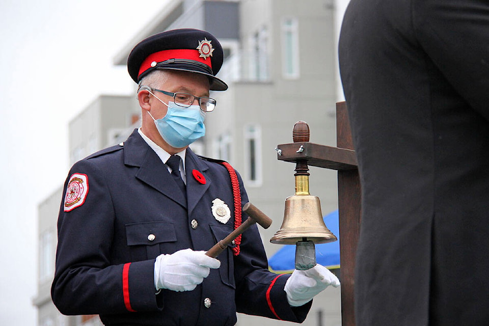 A few hundred residents gathered with veterans outside Sidney Municipal Hall Nov. 11 to remember all those who have served Canada in war. (Jane Skrypnek/News Staff)