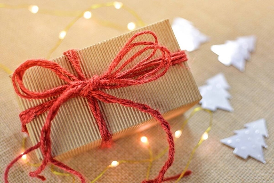 27232625_web1_191129-SNM-M-GiftWrapping