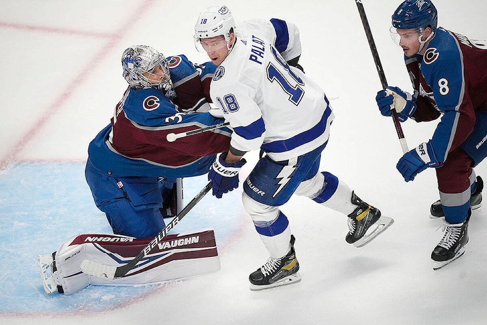 29573806_web1_220624-CPW-Avs-can-t-close-palat_1