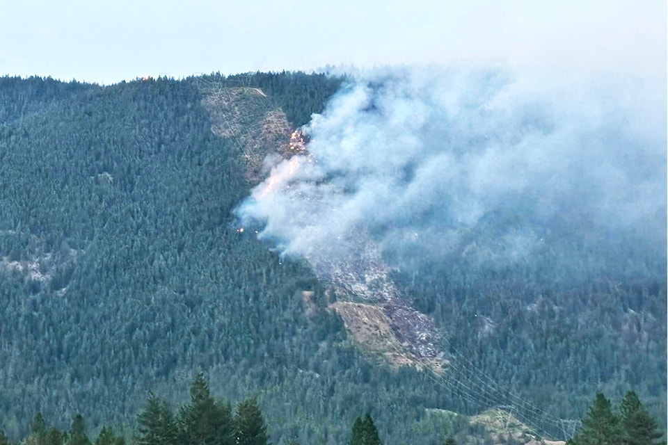 240815-saa-hullcar-mountain-fire