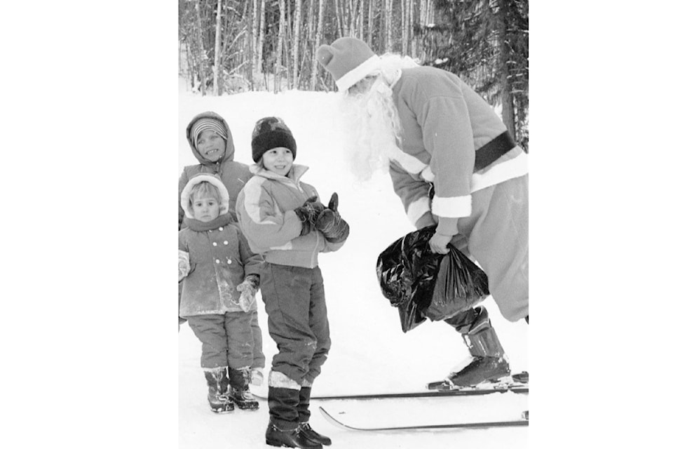 241225-saa-history-santa-ski