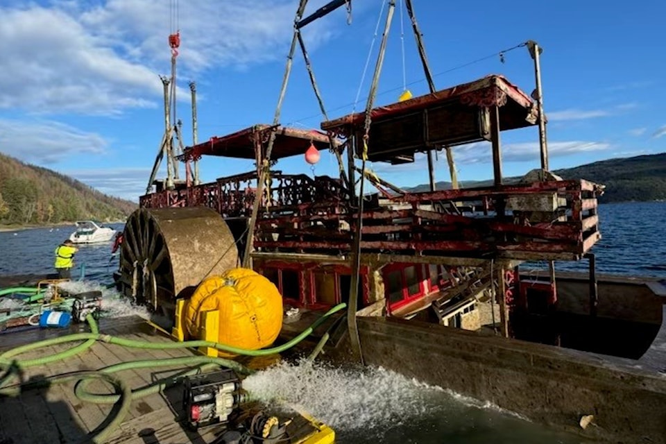 Transport Canada and the Columbia Shuswap Regional District recently saw to the removal of the Spirit of 鶹ѡ, a 62-foot paddle-wheeler, from Shuswap Lake. 