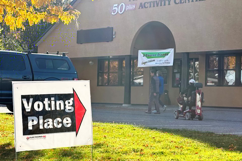 241010-saa-advance-vote-seniors-centre