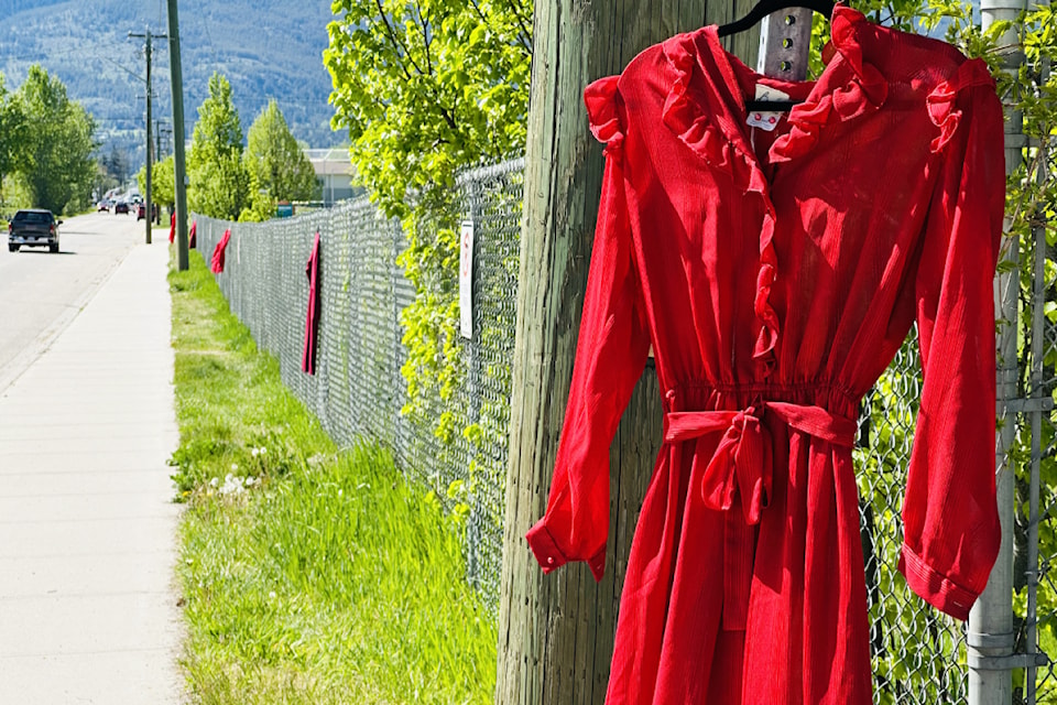 250508-saa-red-dress