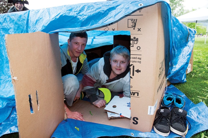 29479salmonarmJEHomelessKids0523col