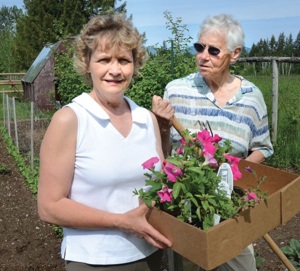 Ria van Zeeland, with client Sjaan van der Least, in her garden
