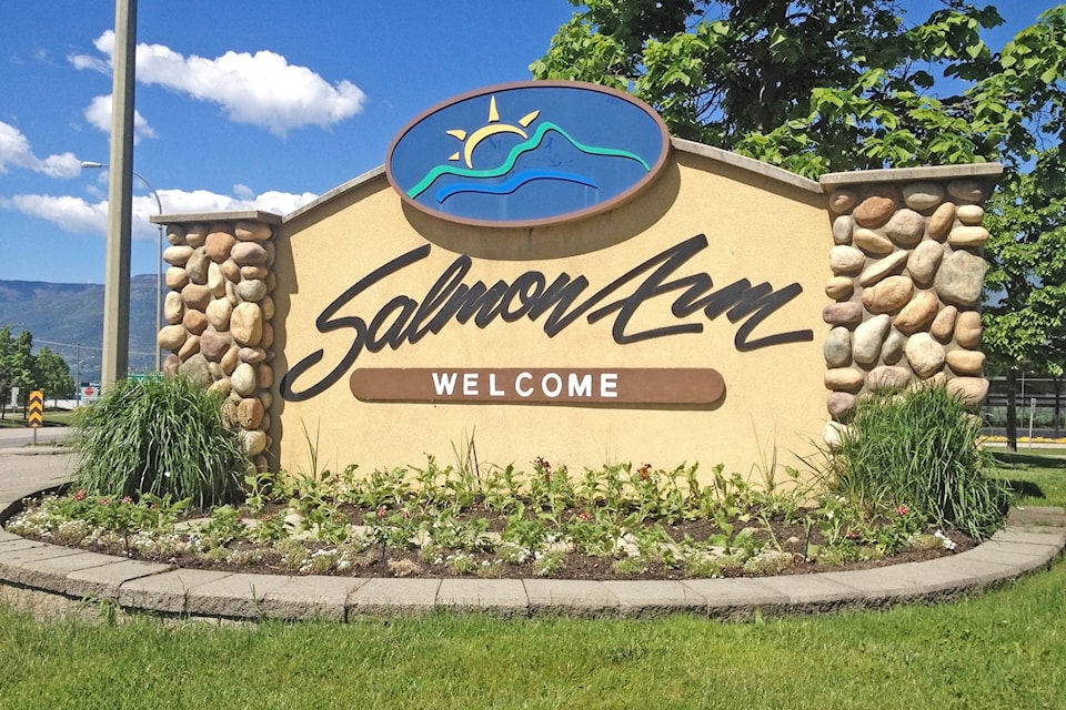 web1_170531-SAA-Salmon-Arm-sign-col