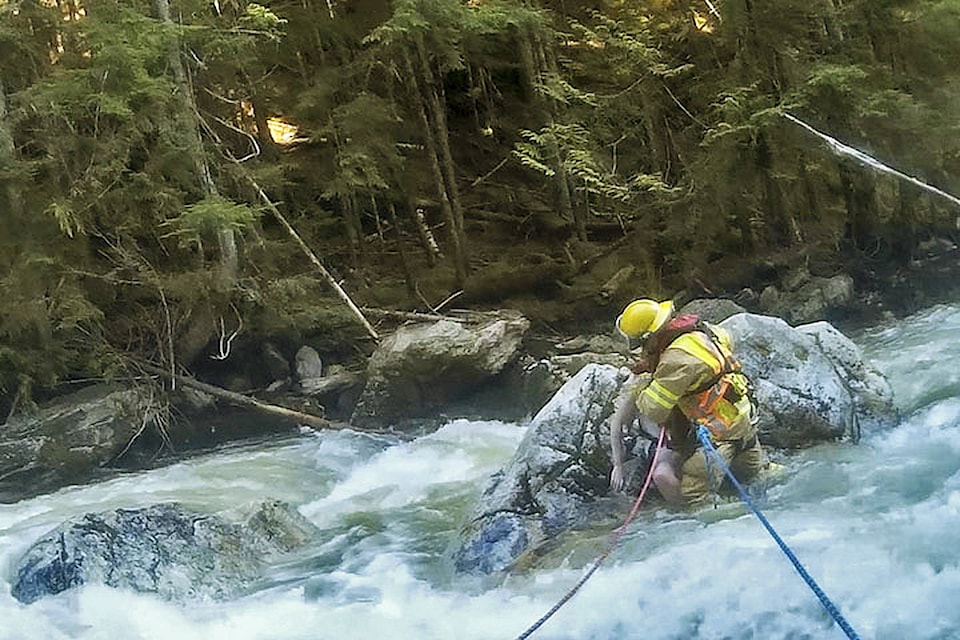 web1_Sicamous-Creek-Rescue3