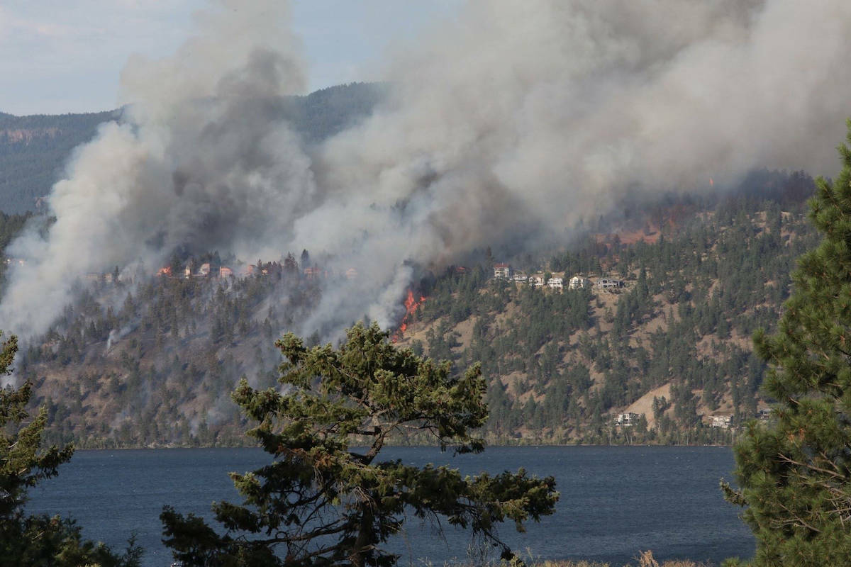 7763291_web1_170719_WIN_Okanagan-Center-fire2