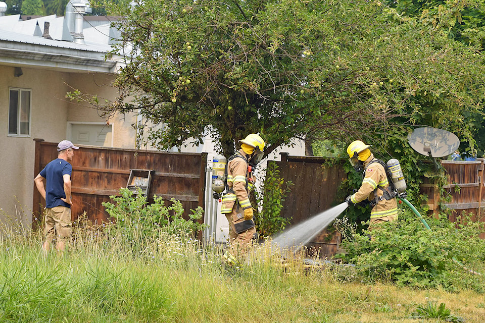 8059800_web1_170810-SAA-Apple-Grove-grass-fire-LL-col