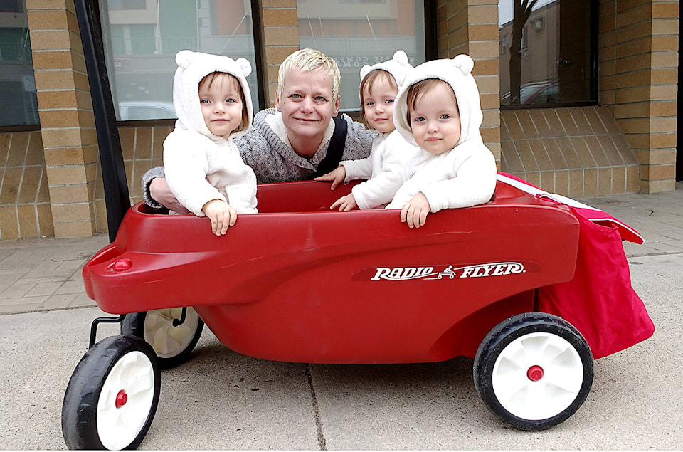 8729845_web1_170405-SAA-triplets-in-buggy