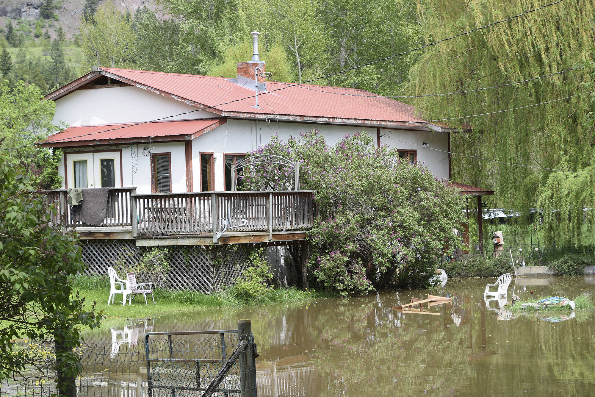 11852004_web1_Silver-Creek-Flood-2018-Hucul-house-DSC_3072