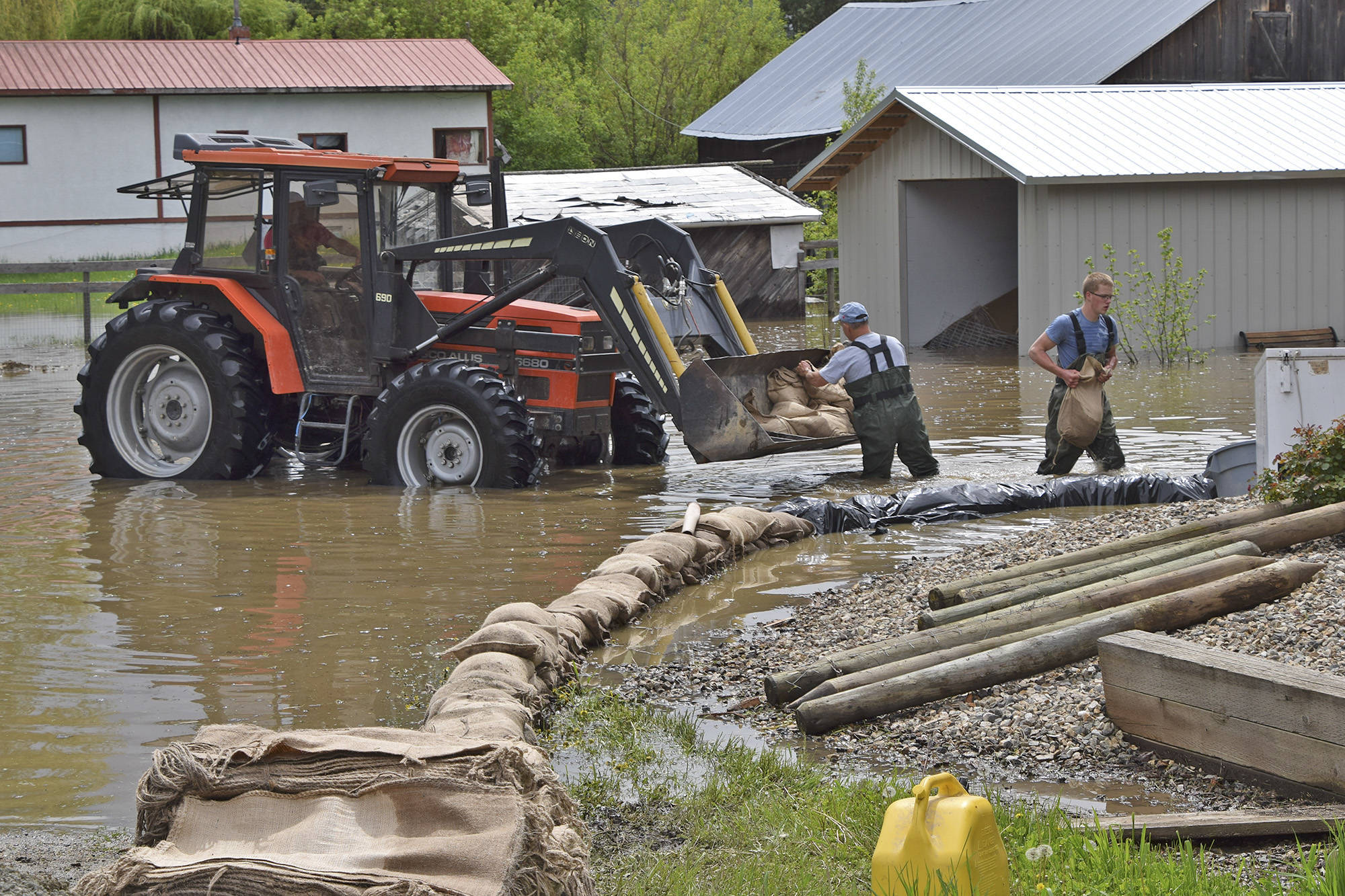 11852004_web1_silver-creek-flood-2018-flood-helpers-DSC_3057