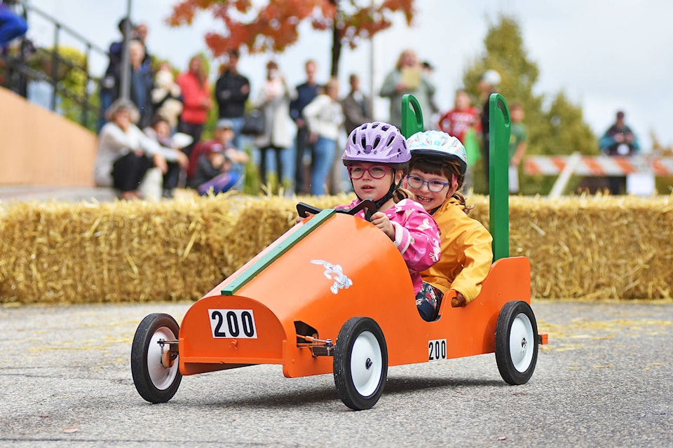 Penelope and Ruby Filipski race together in the Bugs Bunny. (Lachlan Labere/Salmon Arm Observer)