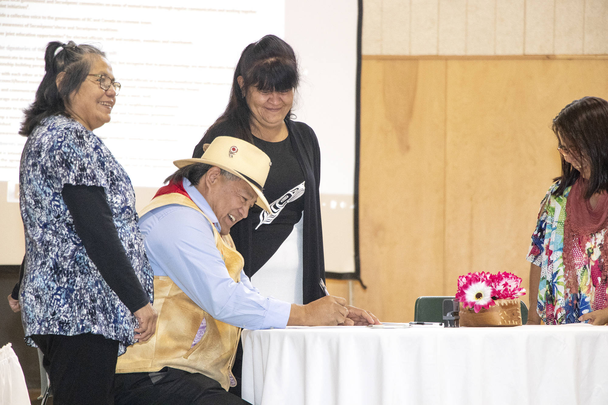 13752502_web1_copy_181003-SAA-Secwepemc-Comm-Agreement7