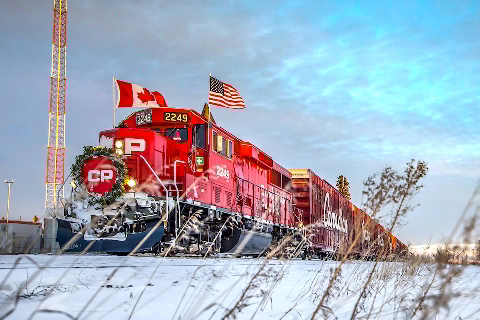 14578359_web1_181205-SAA-CP-Holiday-Train2