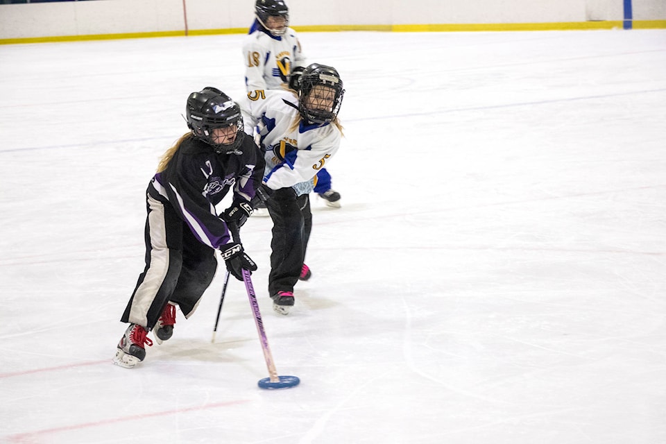 14660186_web1_181205-SAA-Ringette-V-Vernon5