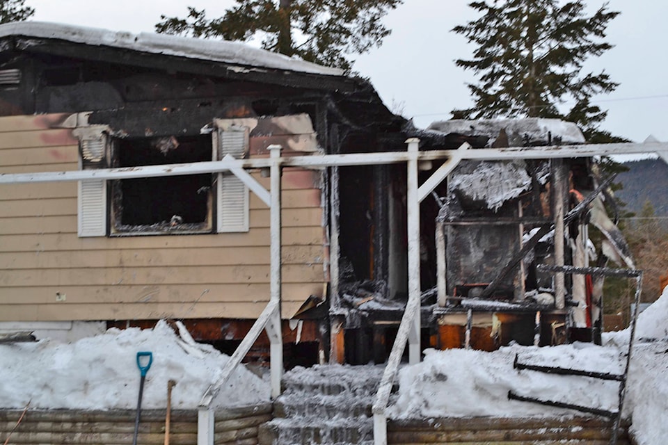 15977315_web1_copy_190320-SAA-suspicious-mobile-home-fire0423