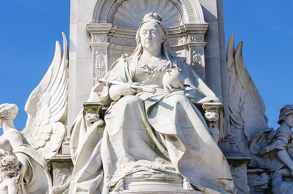 16862577_web1_190522-SAA-Queen-Vic-Statue