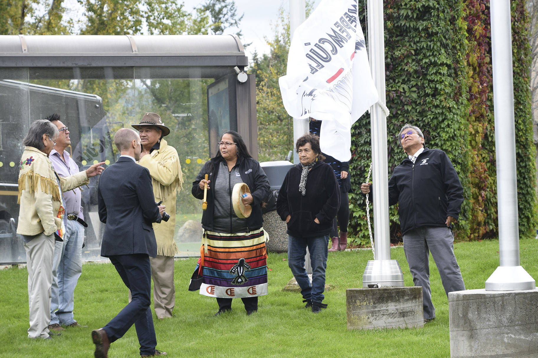 18648137_web1_190927-SAA-flag-raising-group-waits