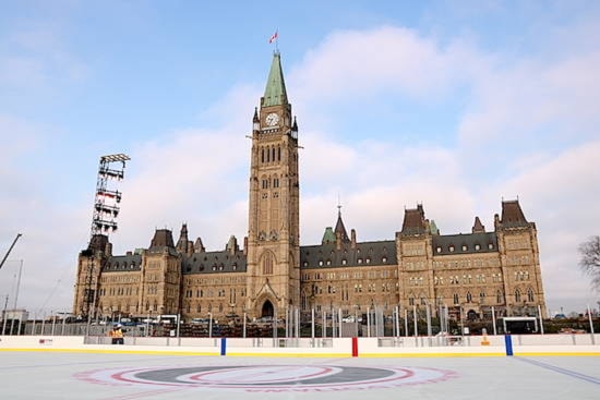 18936581_web1_Ottawa-Parliament-Hill-Skating-Rink--photo-credit-Stephane-Ippersiel
