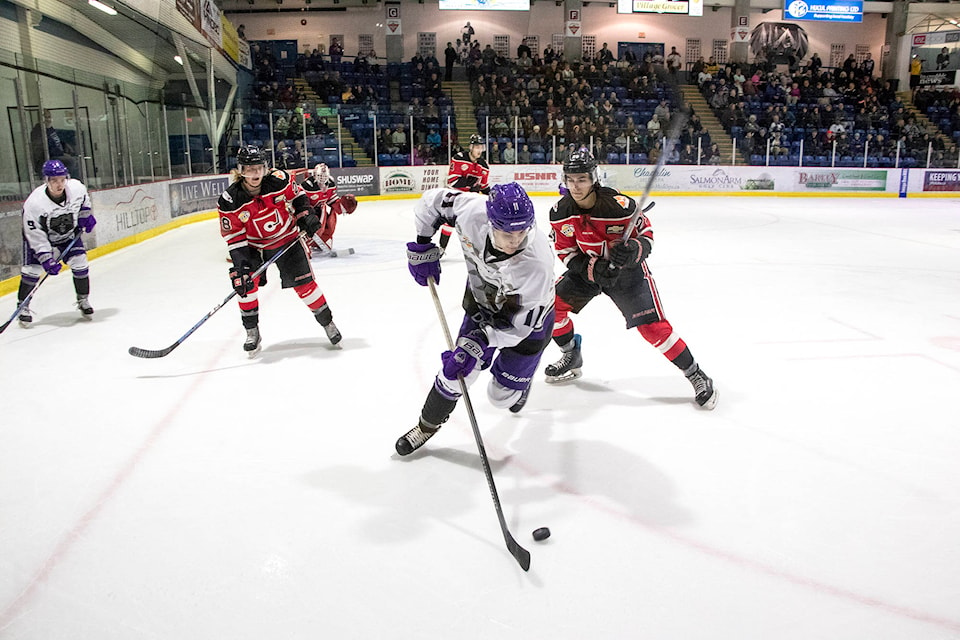 19326108_web1_181121-SAA-Silverbacks-V-Merritt2