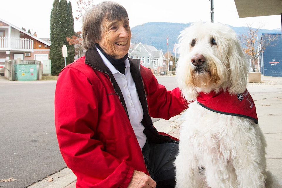 19626623_web1_20191201-SAA-Joyce-and-the-Therapy-dogs-JE-045