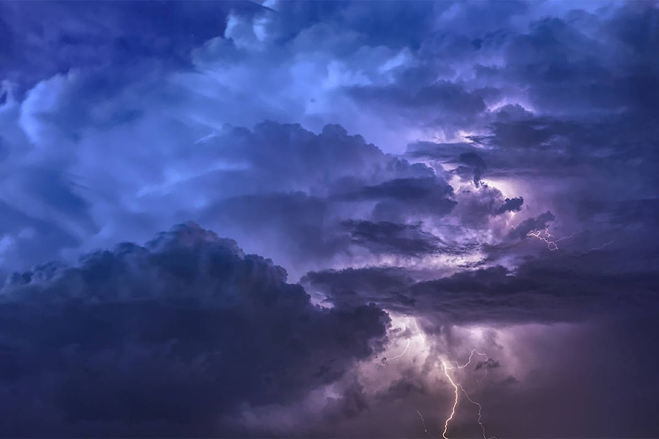 21692422_web1_200604-VMS-thunderstorm-stock_1
