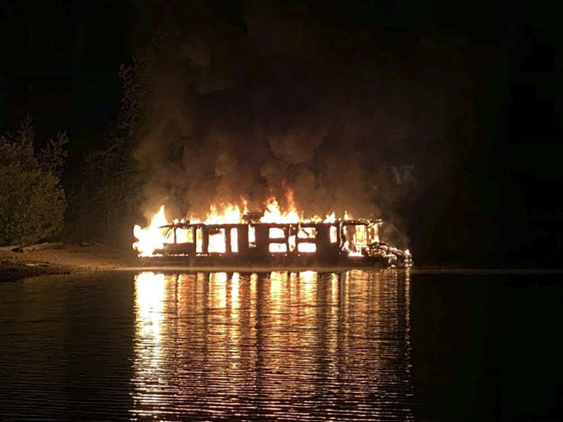 22324565_web1_200807-SAA-houseboat-burns-Mara