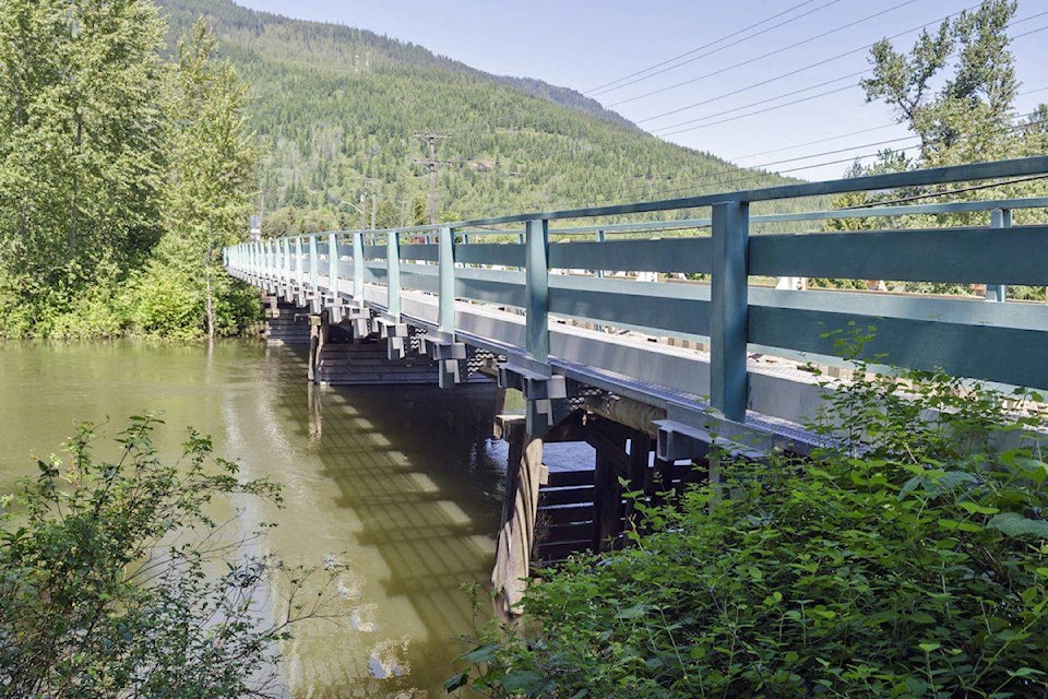 22397572_web1_copy_web1_170531-EVN-Sicamous-Solsqua-bridge-col-1200x800