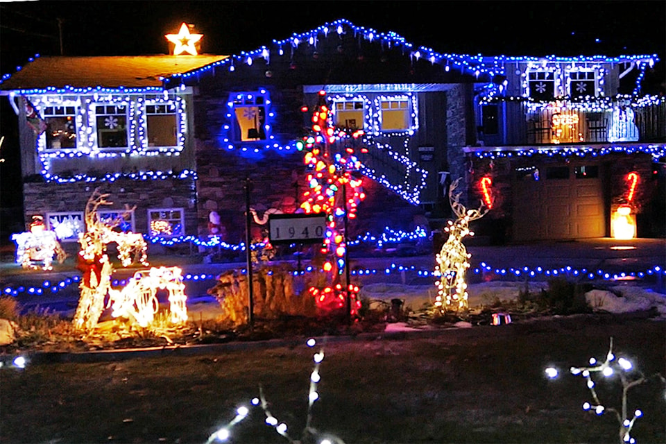 23535062_web1_copy_201209-SAA-Christmas-light-contest_1