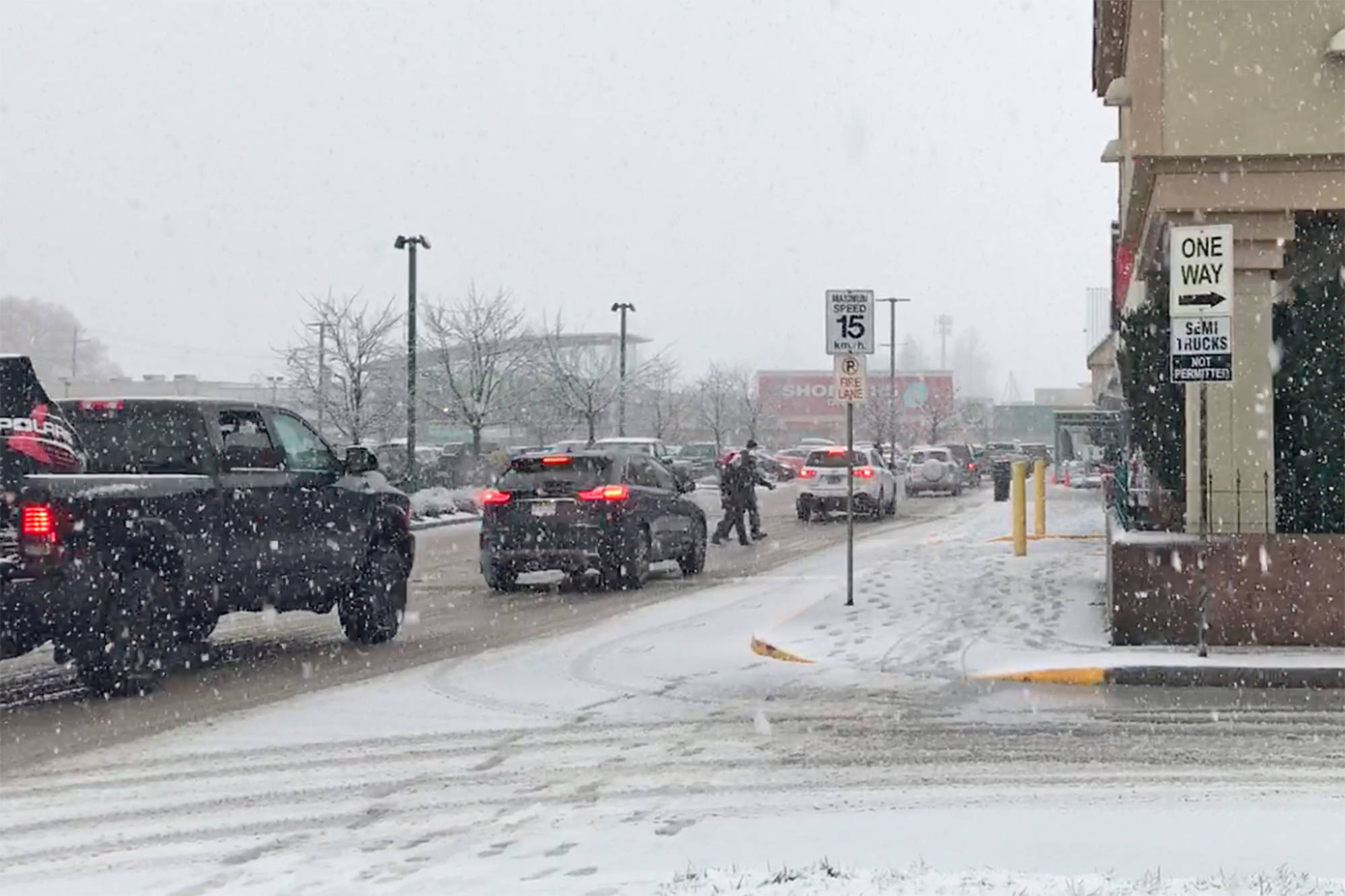 VIDEO Snow returns to Shuswap prompting highway advisories Salmon