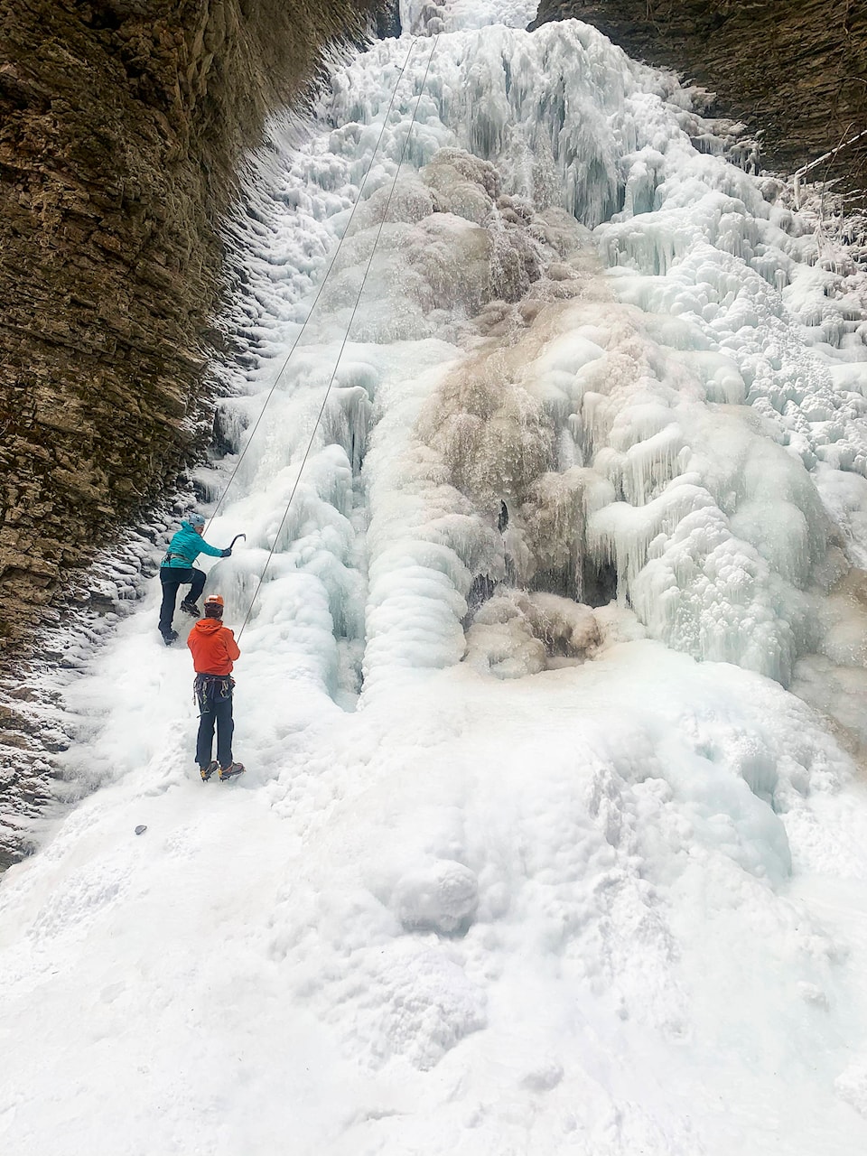 24322318_web1_210304-SAA-MArgaret-falls-ice-climbers_2