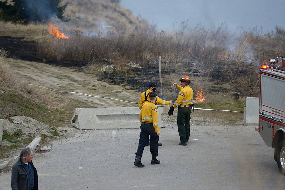 24587969_web1_210325-KCN-grassfire-1_1