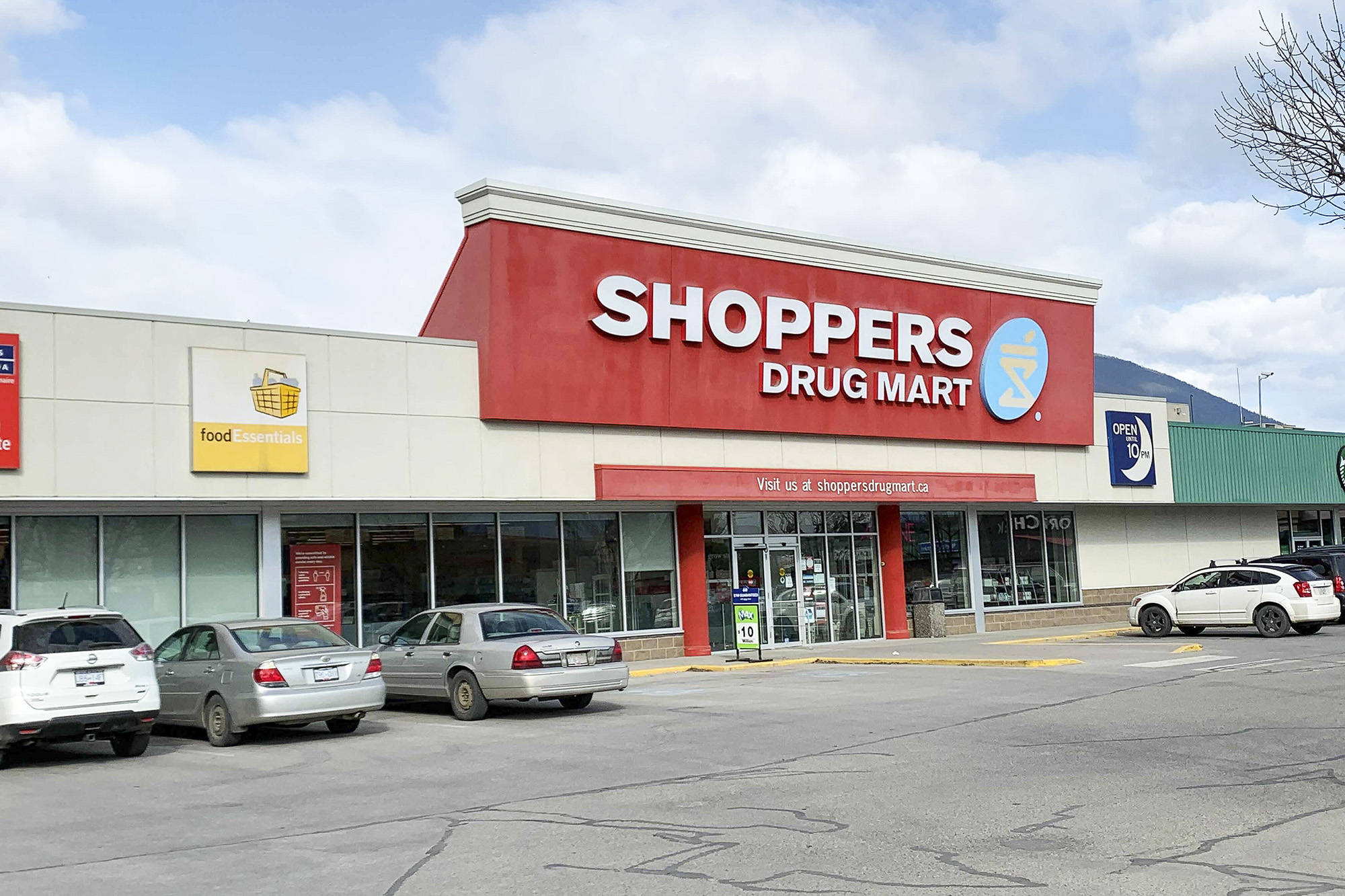 Shoppers Drug Mart notifies public of COVID case at Salmon Arm
