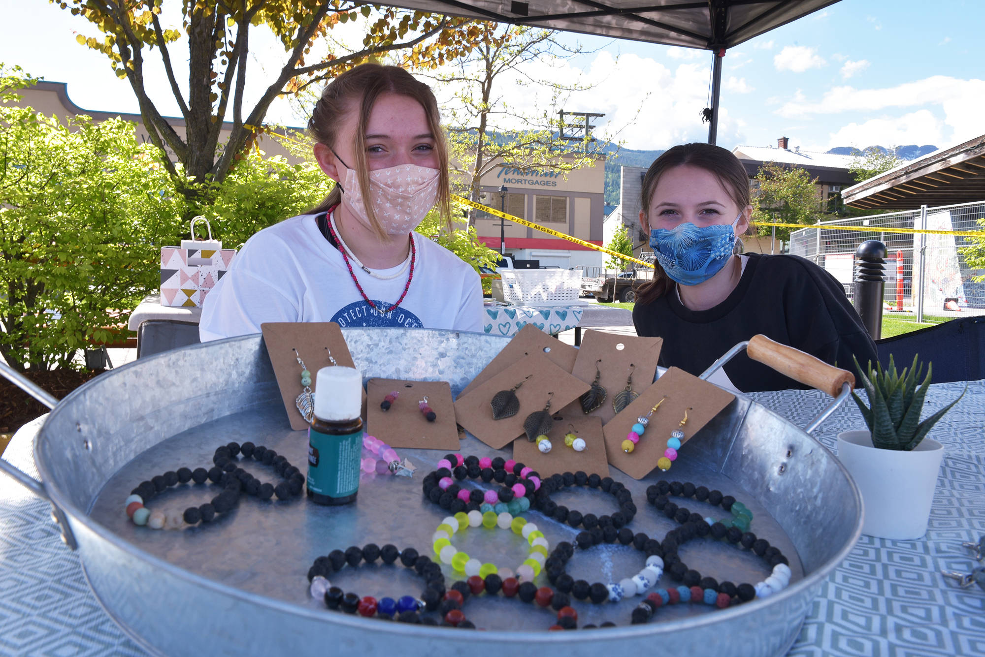 25114700_web1_210513-SAA-Photo-farmers-market_5