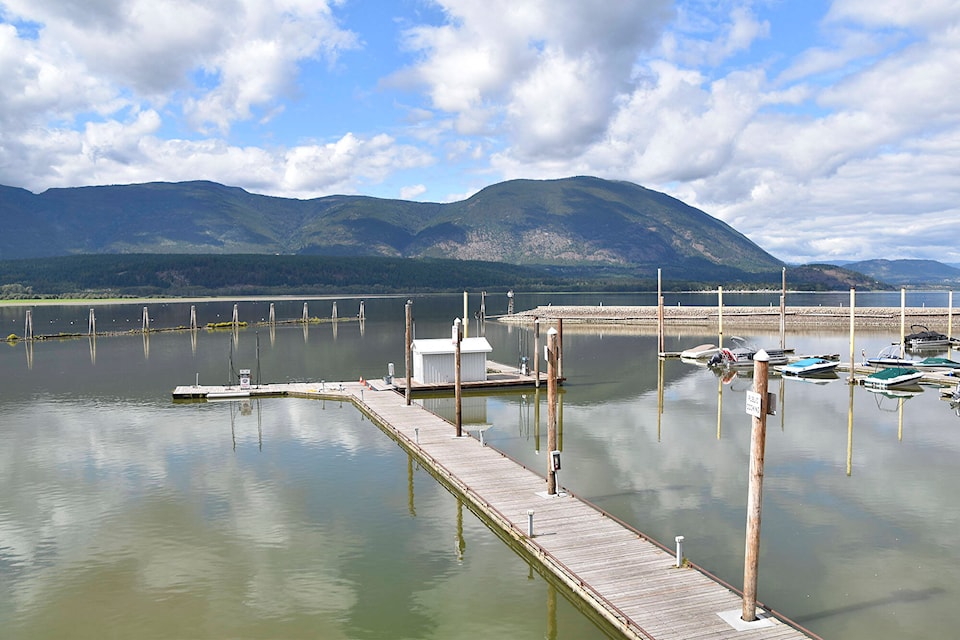 26471440_web1_210915-SAA-Shuswap-Lake-marina