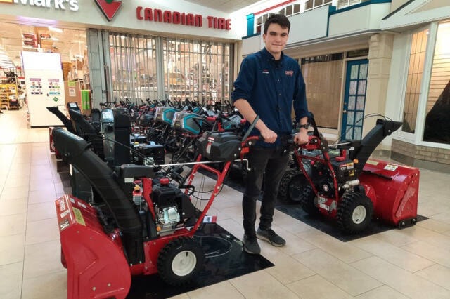 27182098_web1_211115-Impress-SAA-CdnTire-SnowBlower_2